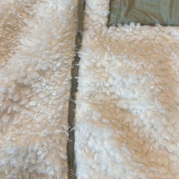 Abercrombie & Fitch Sherpa Jacket with Olive Accents and Stand-Up Collar - Picture 5 of 9